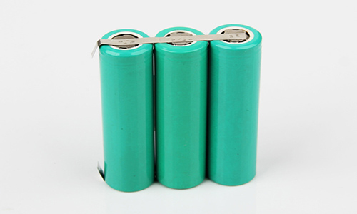 <b>一文比较锂电池包和三元锂电池优缺点</b>